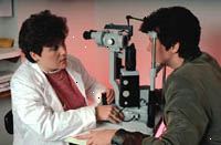 Imagen de la pieza de equipo utilizado para examinar la parte frontal del ojo Imagen de la pieza de equipo utilizado para examinar la parte frontal del ojo