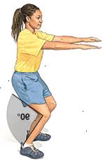 Mujer que dobla las rodillas a 90 grados, los brazos extendidos en frente de ella a la altura del hombro. Mujer que dobla las rodillas a 90 grados, los brazos extendidos en frente de ella a la altura del hombro.