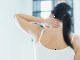 Mujer con dolor de cuello Mujer con dolor de cuello