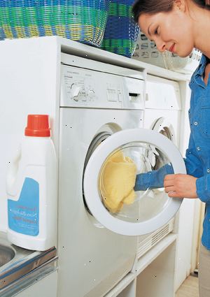 Lave la ropa de cama en agua caliente (130 ° f) cada semana. Lave la ropa de cama en agua caliente (130 ° f) cada semana.