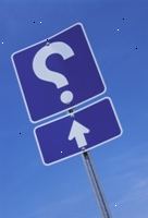 Foto de la señal de tráfico con un signo de interrogación Foto de la señal de tráfico con un signo de interrogación